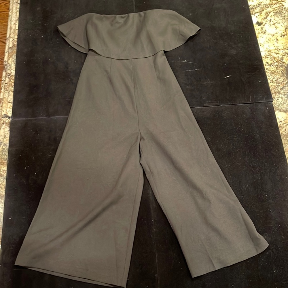 Poly women’s strapless wide leg jumpsuit with zipper in back, size XS